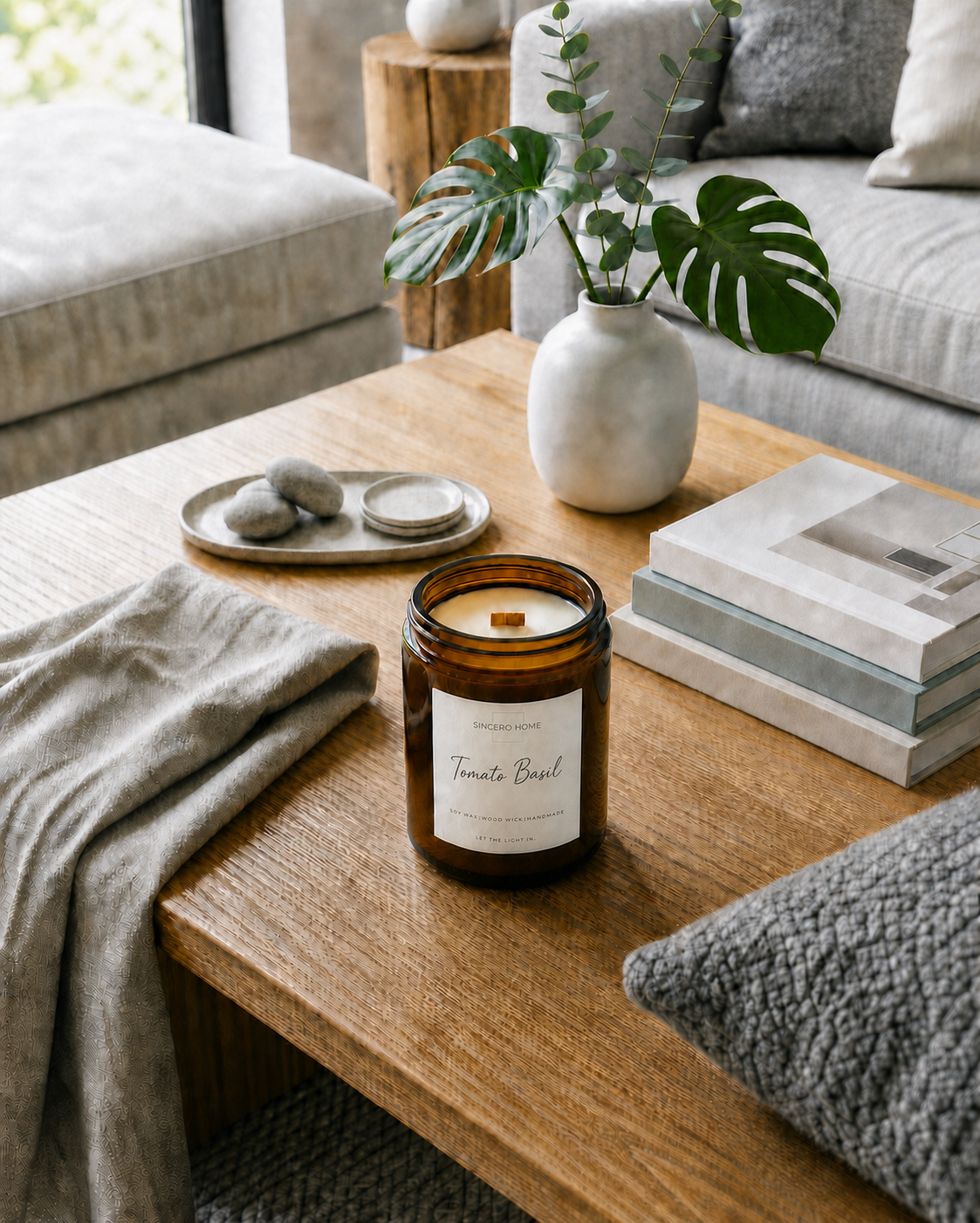 Vela Amber Tomato & Basil de Sincero Home en un interior luminoso