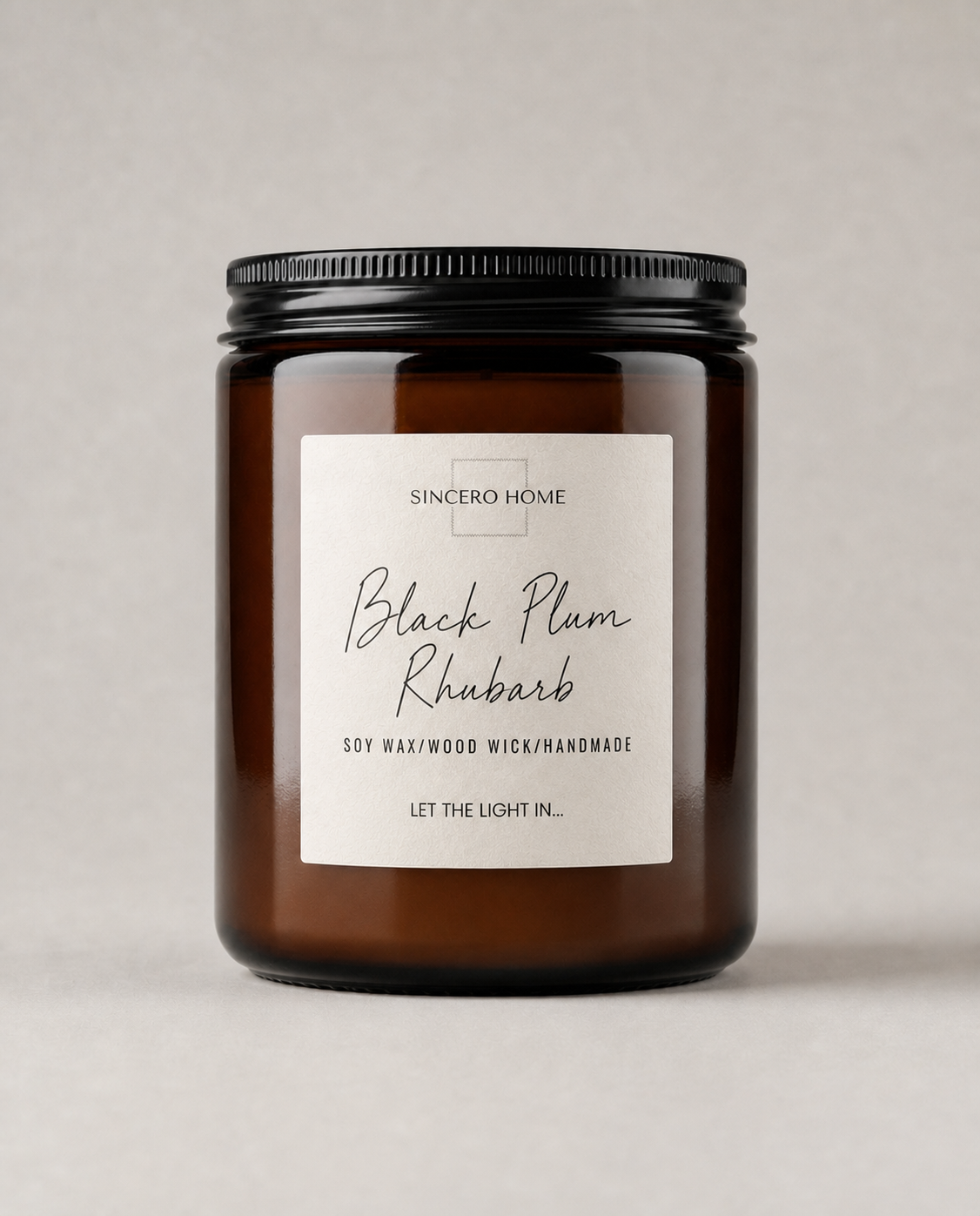 Vela artesanal Amber Black Plum & Rhubarb de 300 g en tarro ámbar con tapa negra